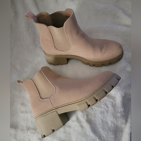 Women's Tan Ankle Boots Sz 9.5 - Picture 1 of 6